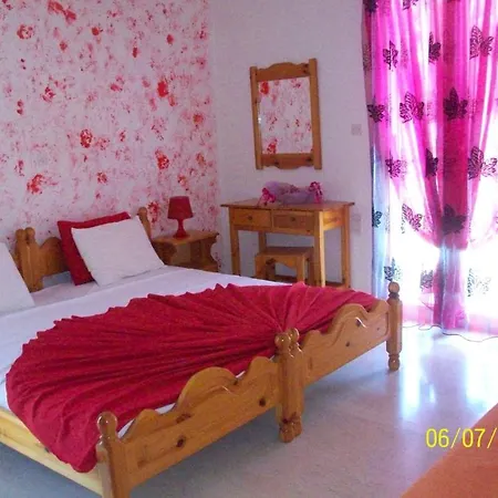 Apartament Aretousa *