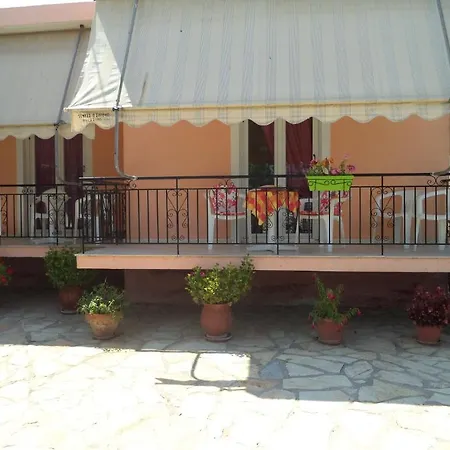 Aretousa Apartament *