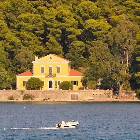 Apartament Aretousa *