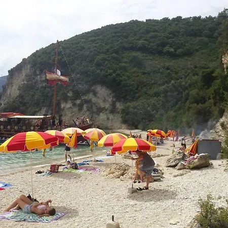 Apartament Aretousa *