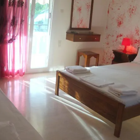 Apartament Aretousa *